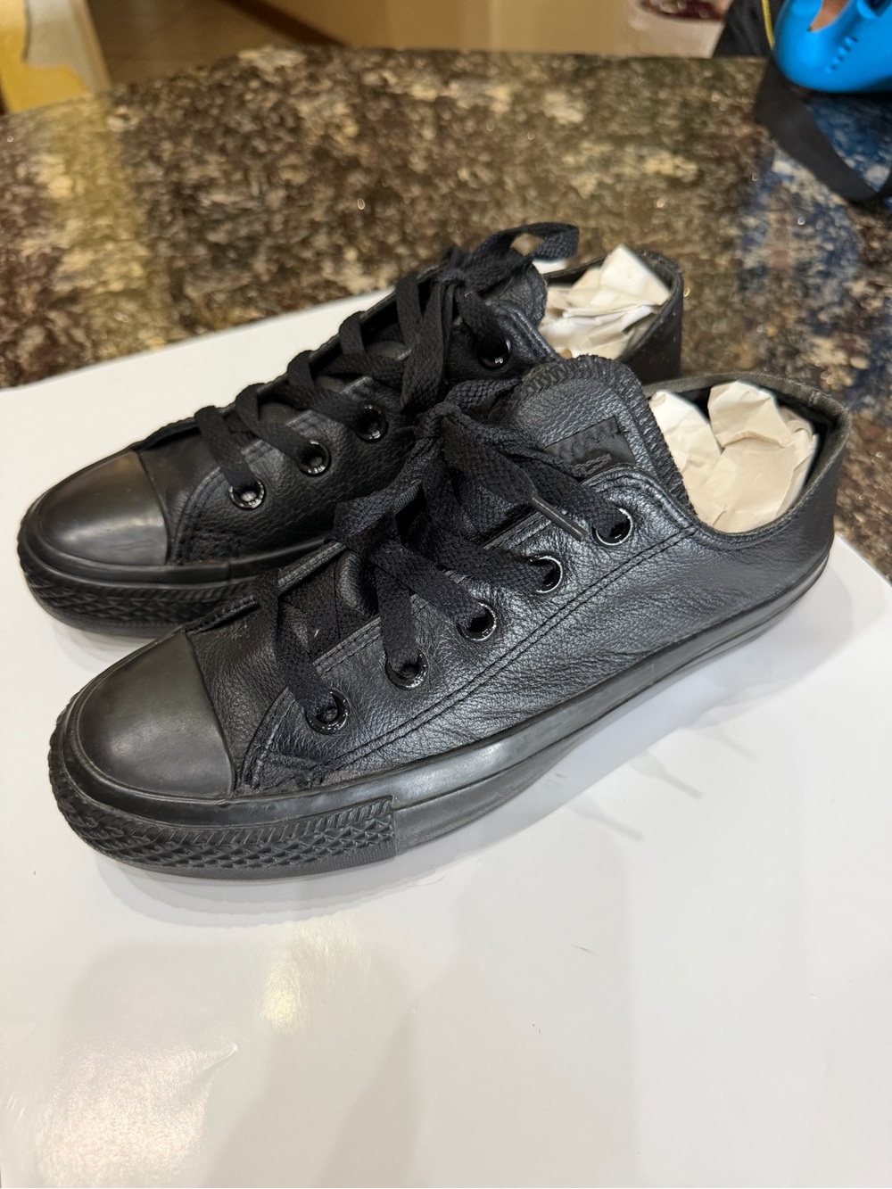 Converse Chuck Taylor All Star Leather Low Top sneakers Men’s 4 Women’s 6 - Picture 3 of 5